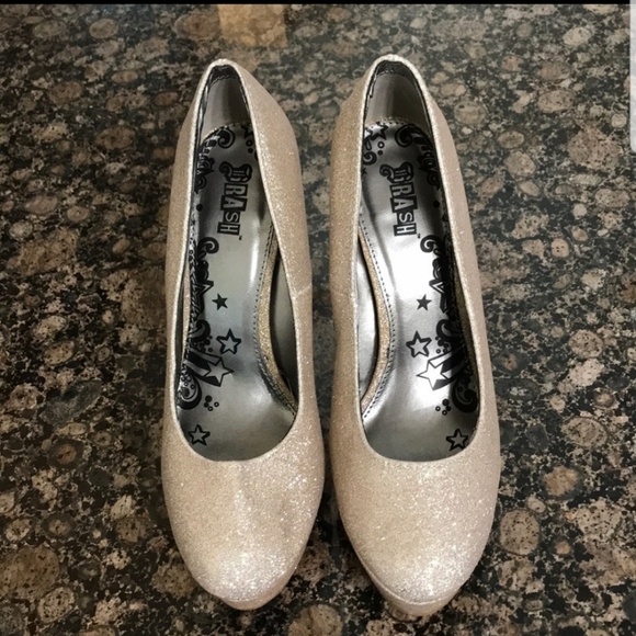 Brash gold sparkle high heels 9w - Picture 2 of 4